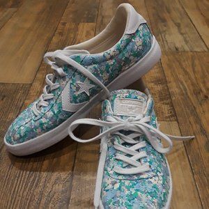 Converse All Star Floral Low Top 8 Tennis Shoes 🌼
